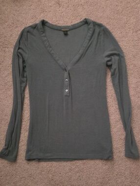 Magaschoni Long-Sleeve V-Neck Henley Top - Charcoal Gray